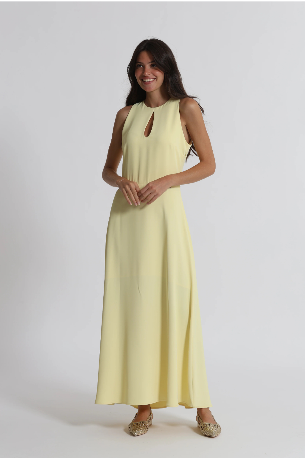 VESTIDO MIDI COM DECOTE HALTER - MIMI MUA