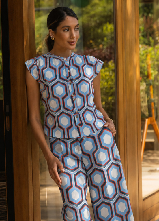 TÚNICA ESTAMPADA COM GEOMÉTRICO AZUL E VERMELHO - FERRACHE