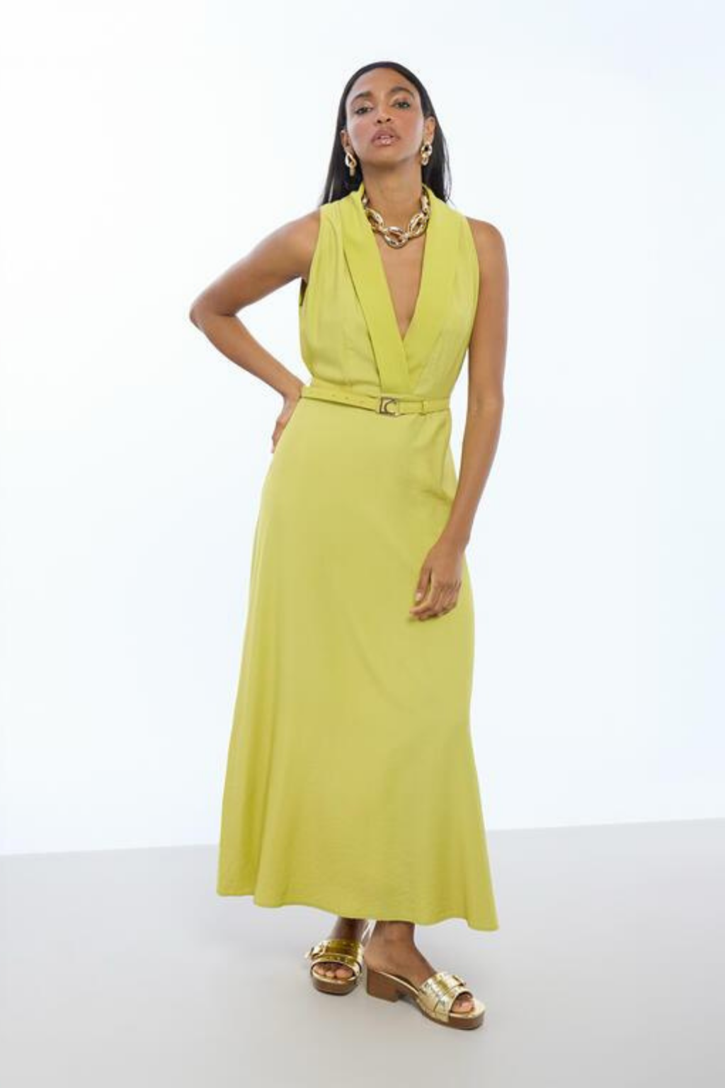 VESTIDO FIVELA DECOTE EM V COM CINTO - LOLA CASADEMUNT