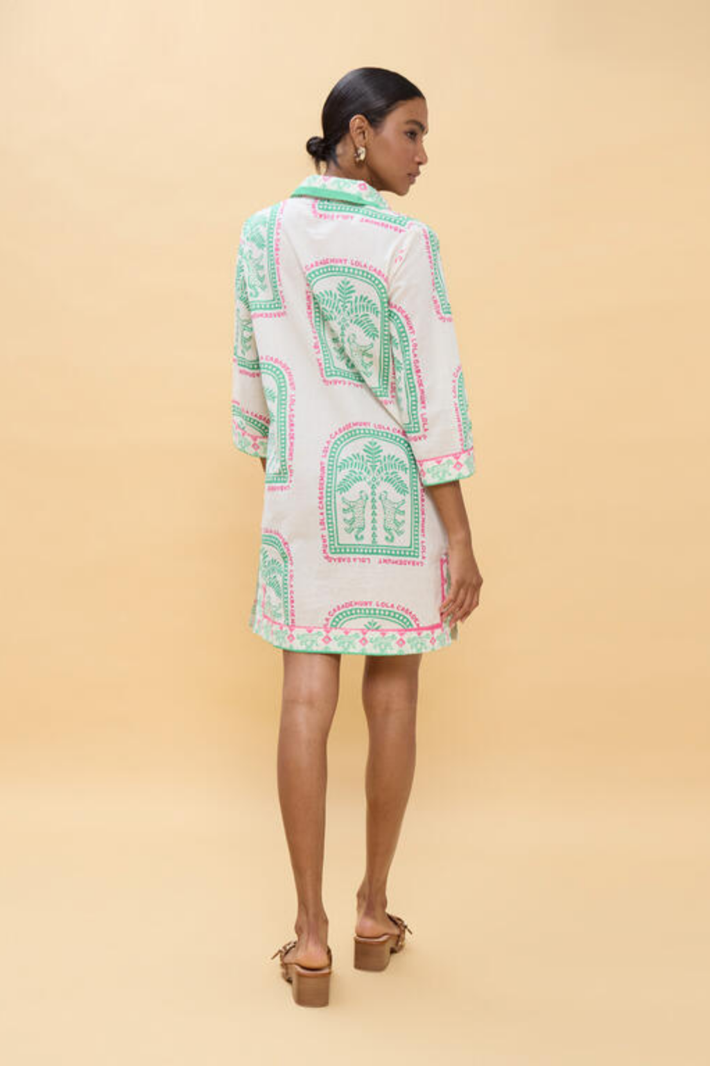 VESTIDO CURTO - LOLA CASADEMUNT