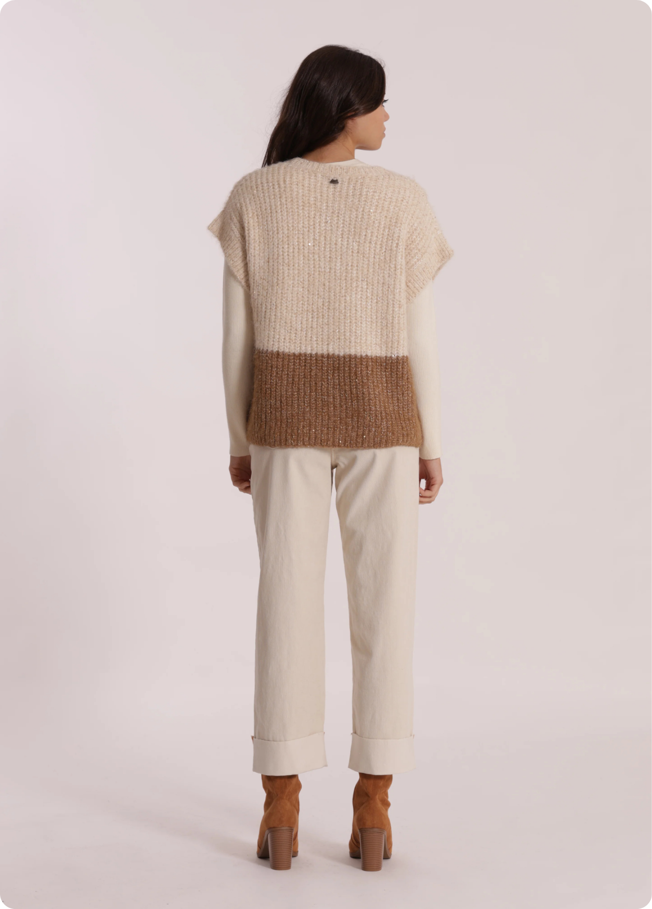CALÇAS CROPPED COM PUNHOS EM VELUDO COSTURADO - MIMI MUA