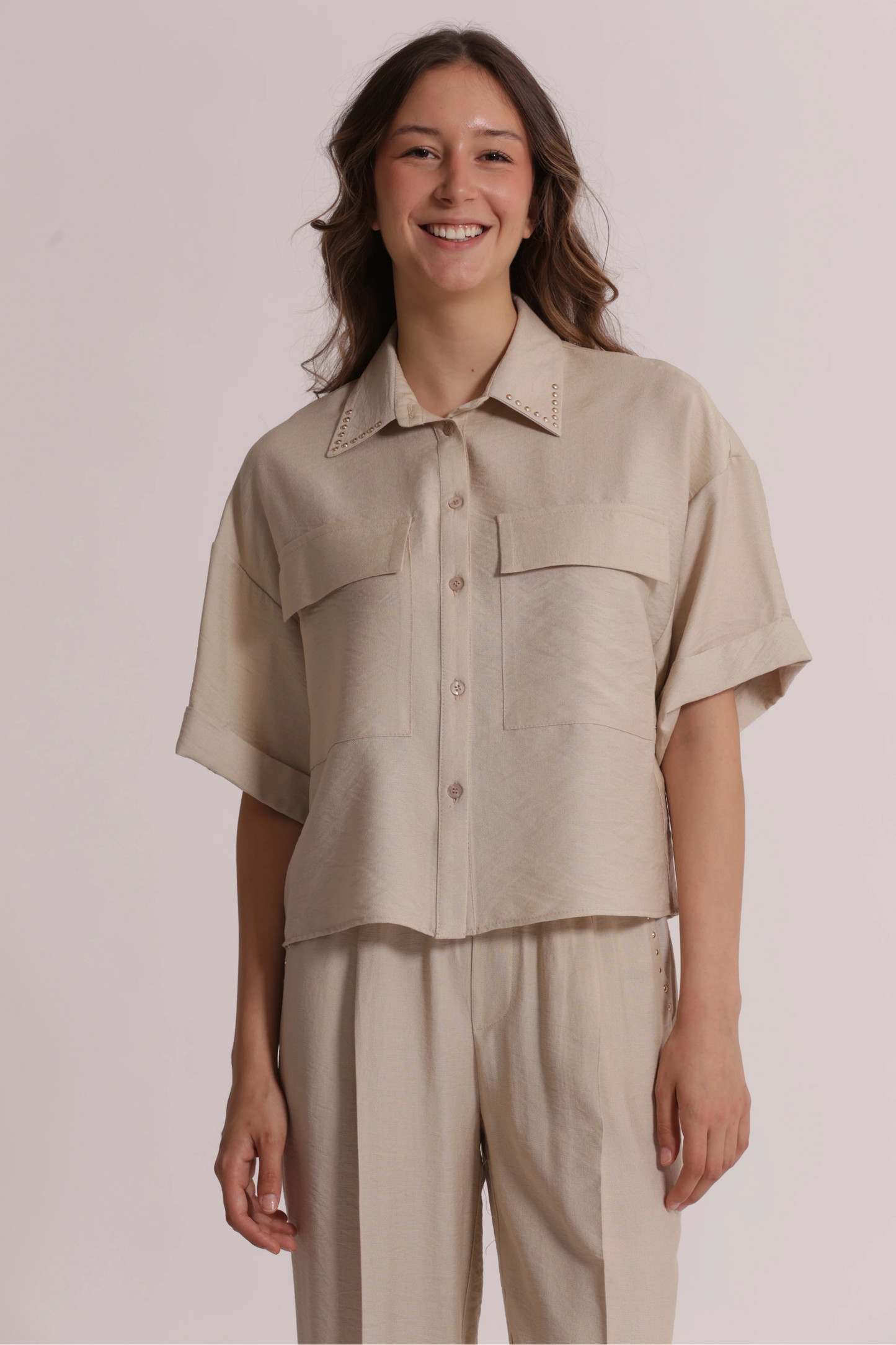 BLUSA COM PORMENOR DE TACHAS - MIMI MUA