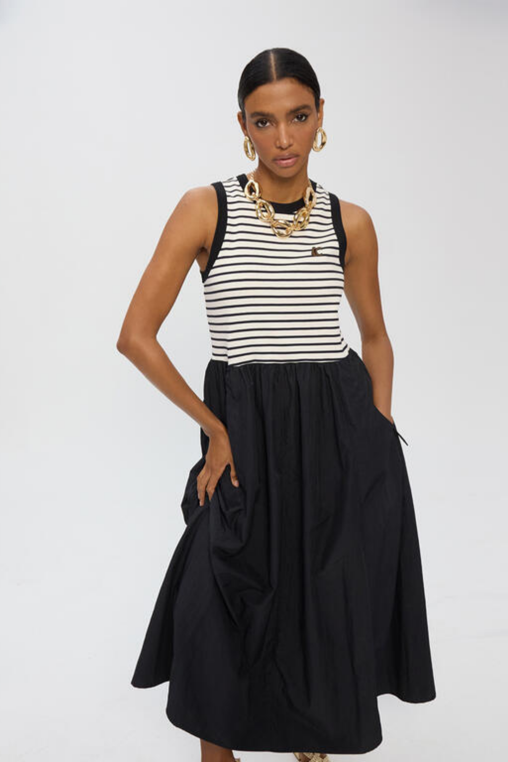 VESTIDO DE MANGA CAVA BRANCO E PRETO - LOLA CASADEMUNT