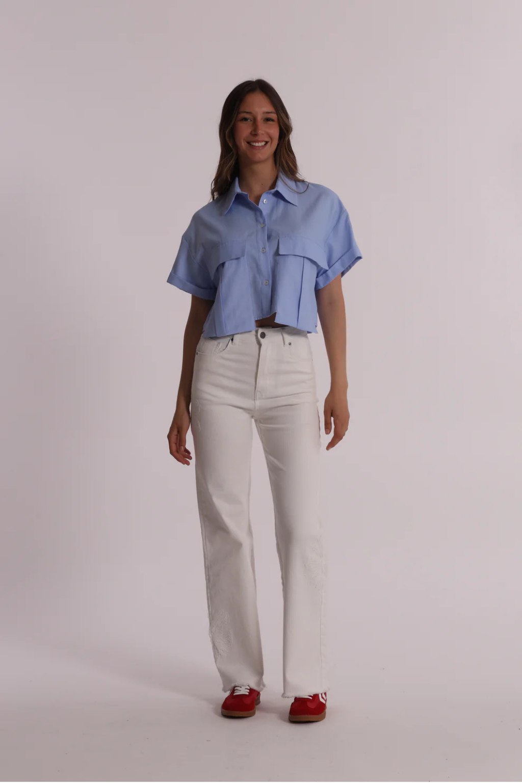 JEANS COM BORDADOS FLORAIS - MIMI MUA