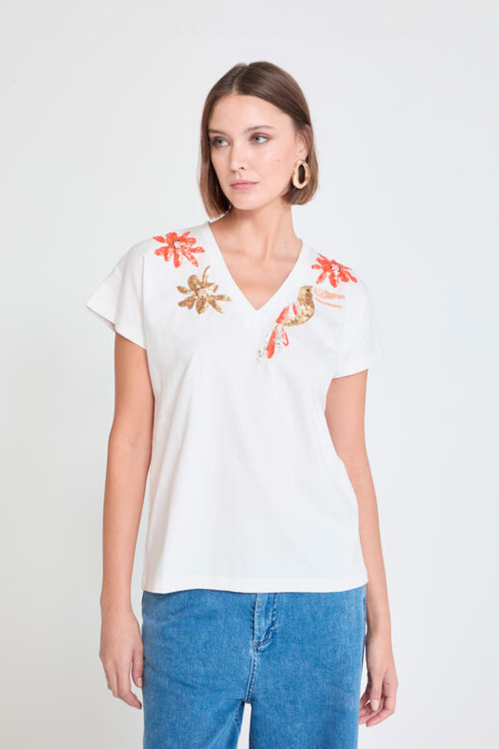 T-SHIRT BRANCA COM APLICAÇÕES BORDADAS - LOLA CASADEMUNT BY MAITE