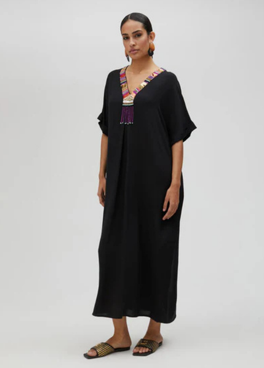 KAFTAN COM PEDRARIA NO DECOTE - LOLA CASADEMUNT