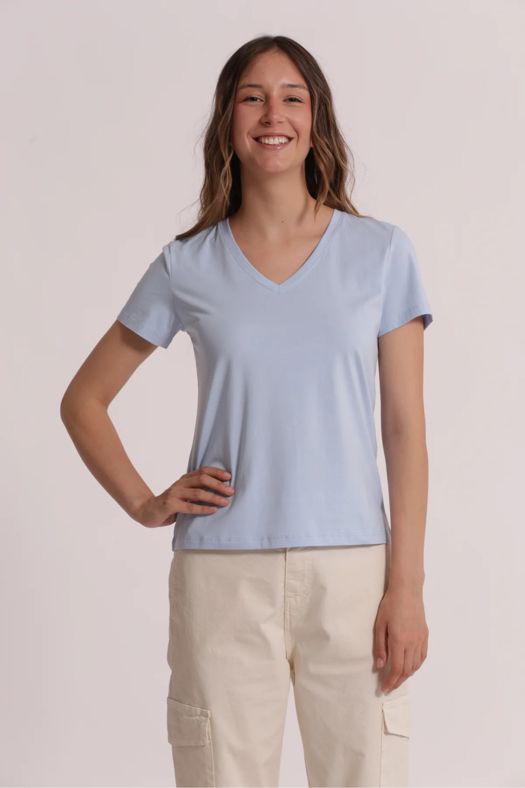 T-SHIRT BÁSICA DECOTE EM V - MIMI MUA