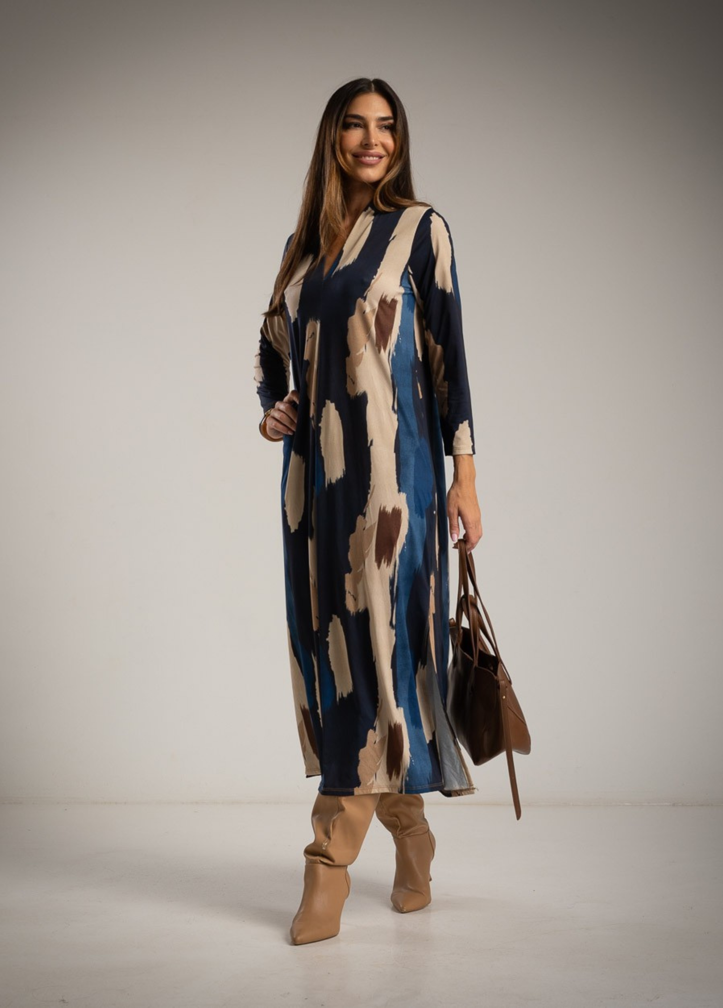 VESTIDO DE MALHA COM ESTAMPADO AZUL E CAMEL - ALBANOS