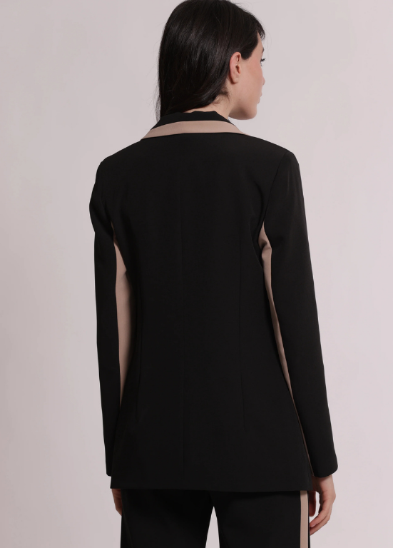 BLAZER LONGO PRETO DE TÉCNICO COM CONTRASTE BEGE - MIMI MUA