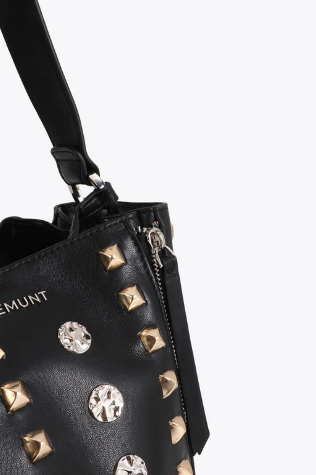 BOLSA DE OMBRO COM TACHAS DOURADAS E PRATEADAS - LOLA CASADEMUNT