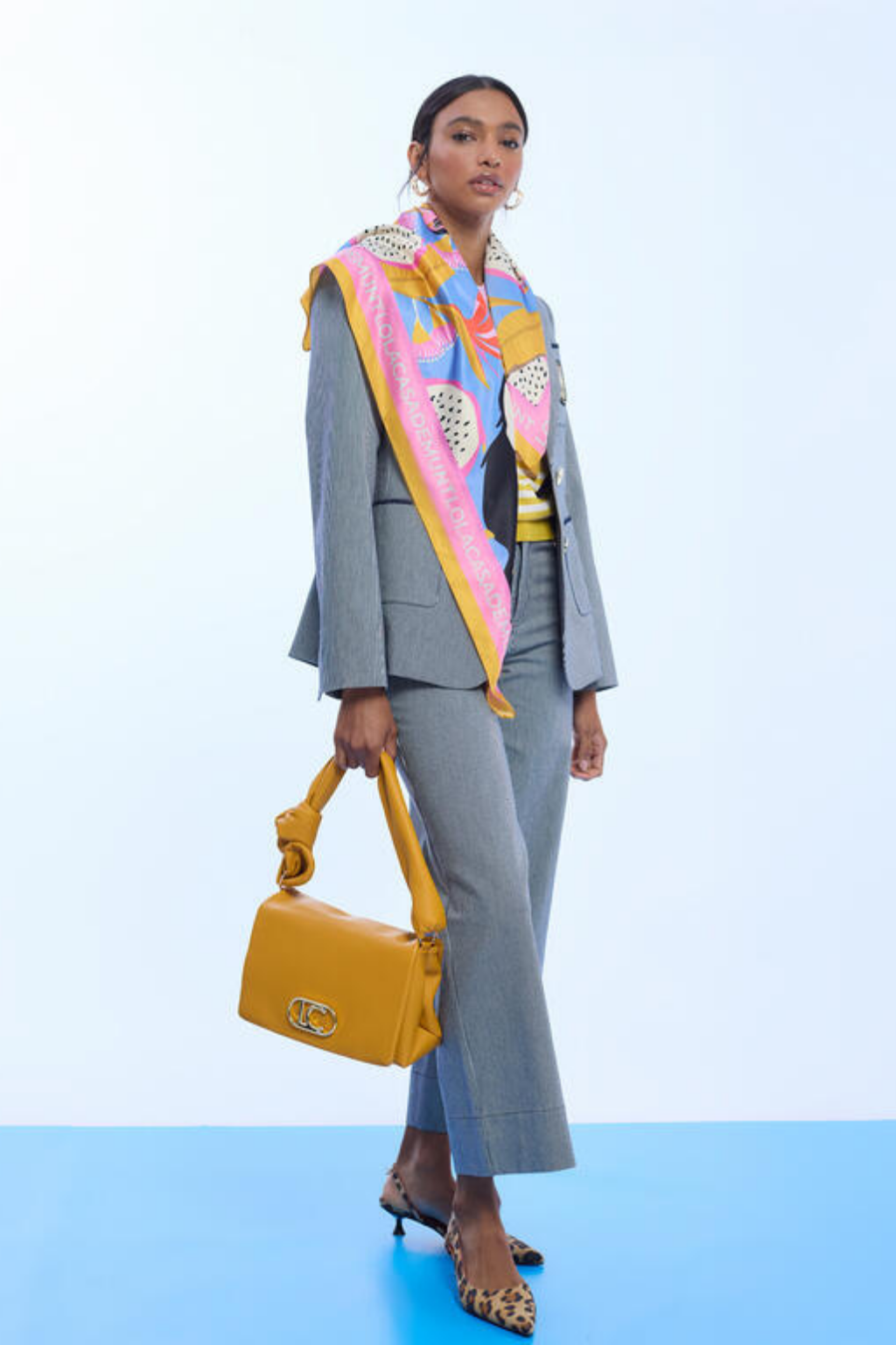 BLAZER DE RISCAS AJUSTADO COM EMBLEMA NO BOLSO - LOLA CASADEMUNT