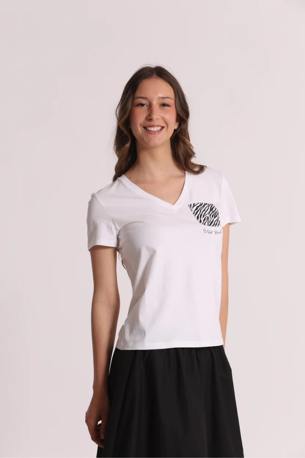 T-SHIRT COM BOLSO DE ZEBRA - MIMI MUA
