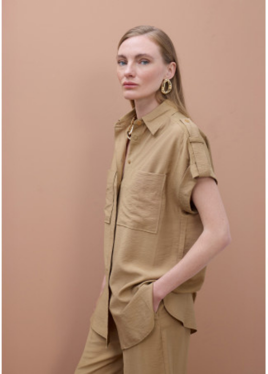 CAMISA SEM MANGAS COM BOLSOS BY MAITE - LOLA CASADEMUNT