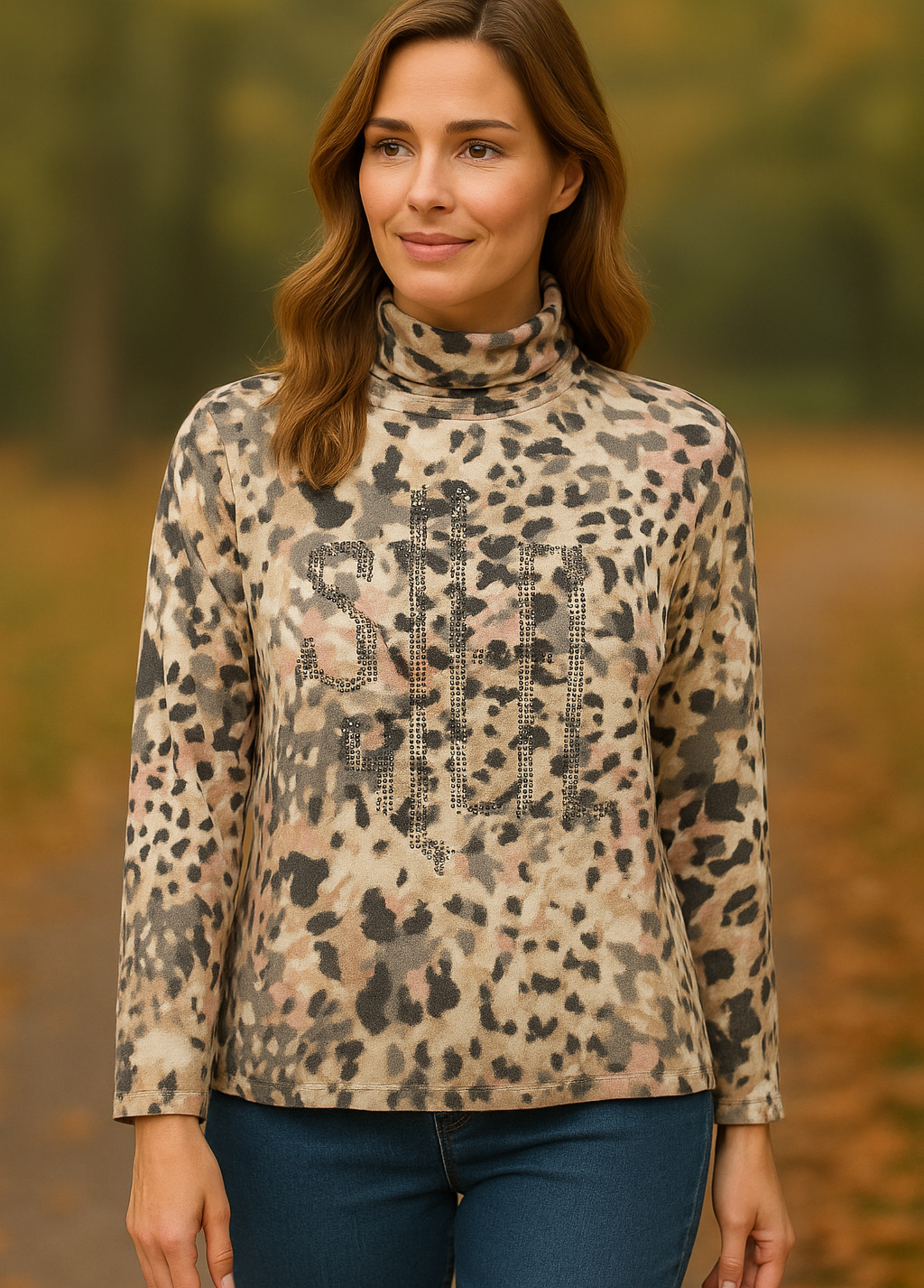 CAMISOLA ANIMAL PRINT COM LIGEIRA GOLA E STRASS - BARBARA LEBEK