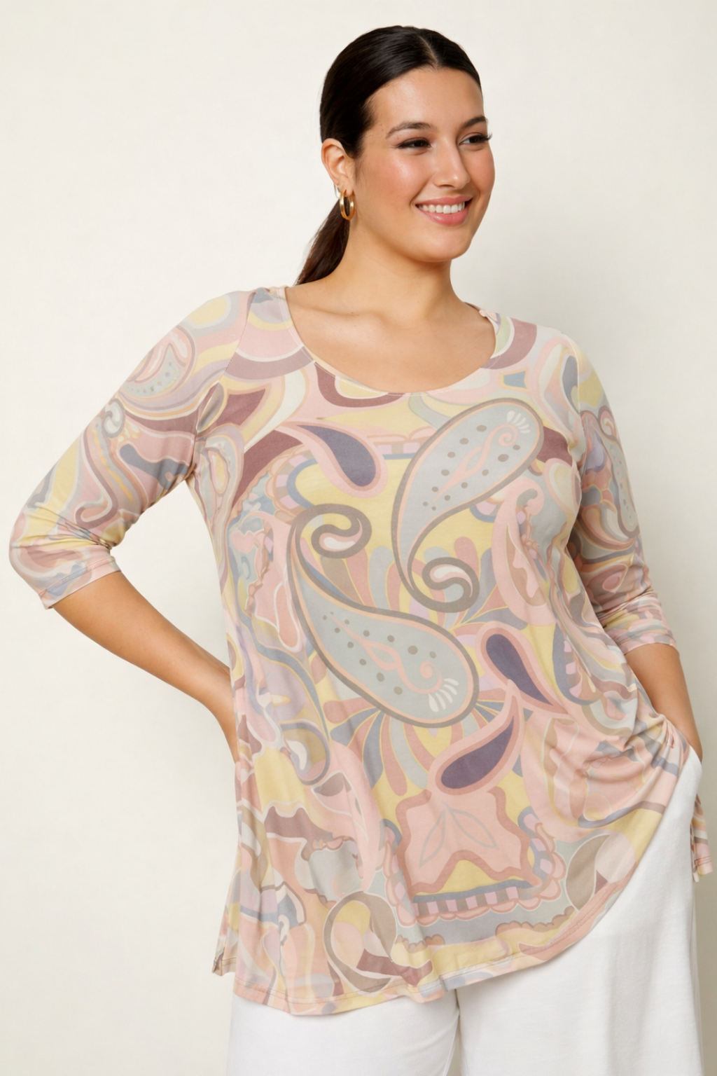 BLUSA TIPO TÚNICA EM CORTE EVASÉ DE CORNUCÓPIAS - AN VITO