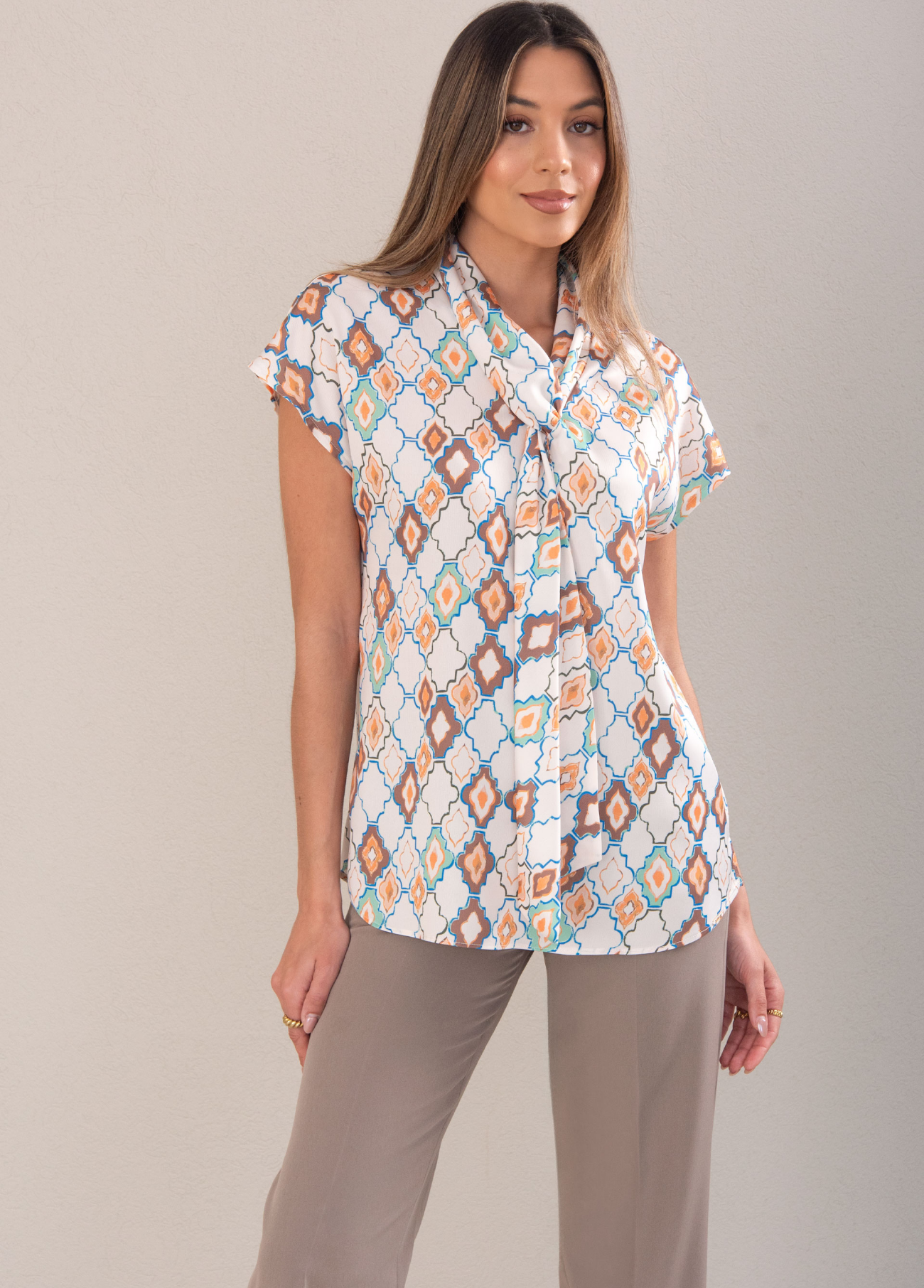 BLUSA FEMININA ESTAMPADA COM DETALHE NO DECOTE - FERRACHE
