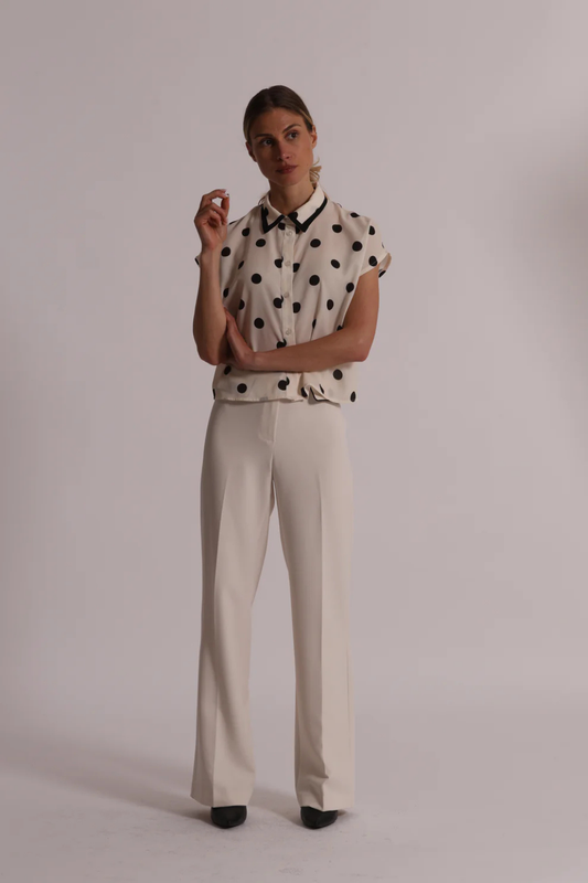 CALÇAS DE FATO BRANCO PÉROLA COM VIVO A PRETO - MIMI MUA