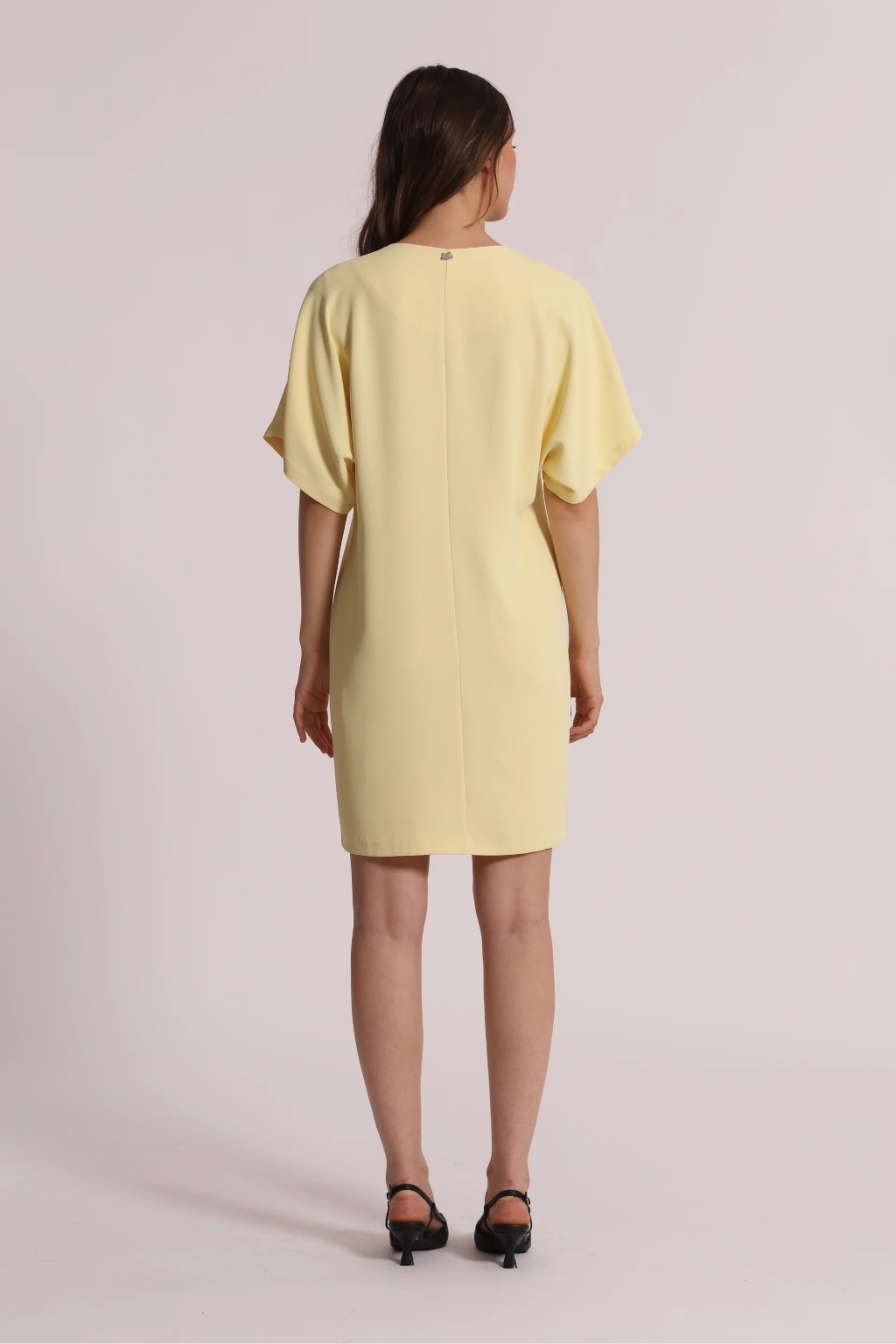 VESTIDO CURTO DE MANGA CURTA COM DETALHES JÓIAS - MIMI MUA