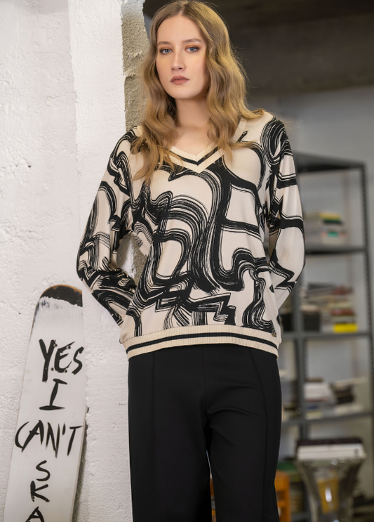 CAMISOLA DE MALHA COM ESTAMPADO ABSTRATO E DECOTE EM V COM RISCA CONTRASTANTE - SCUSI