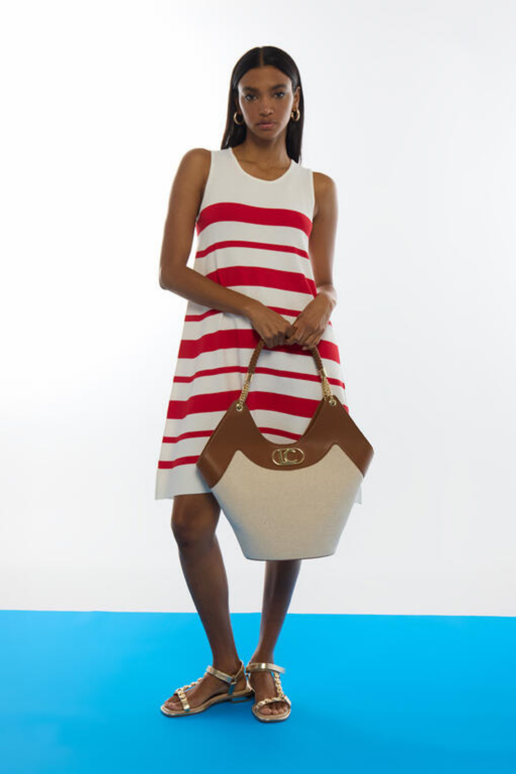 MALA BUCKET BICOLOR COM ALÇA ENTRAÇADA - LOLA CASADEMUNT