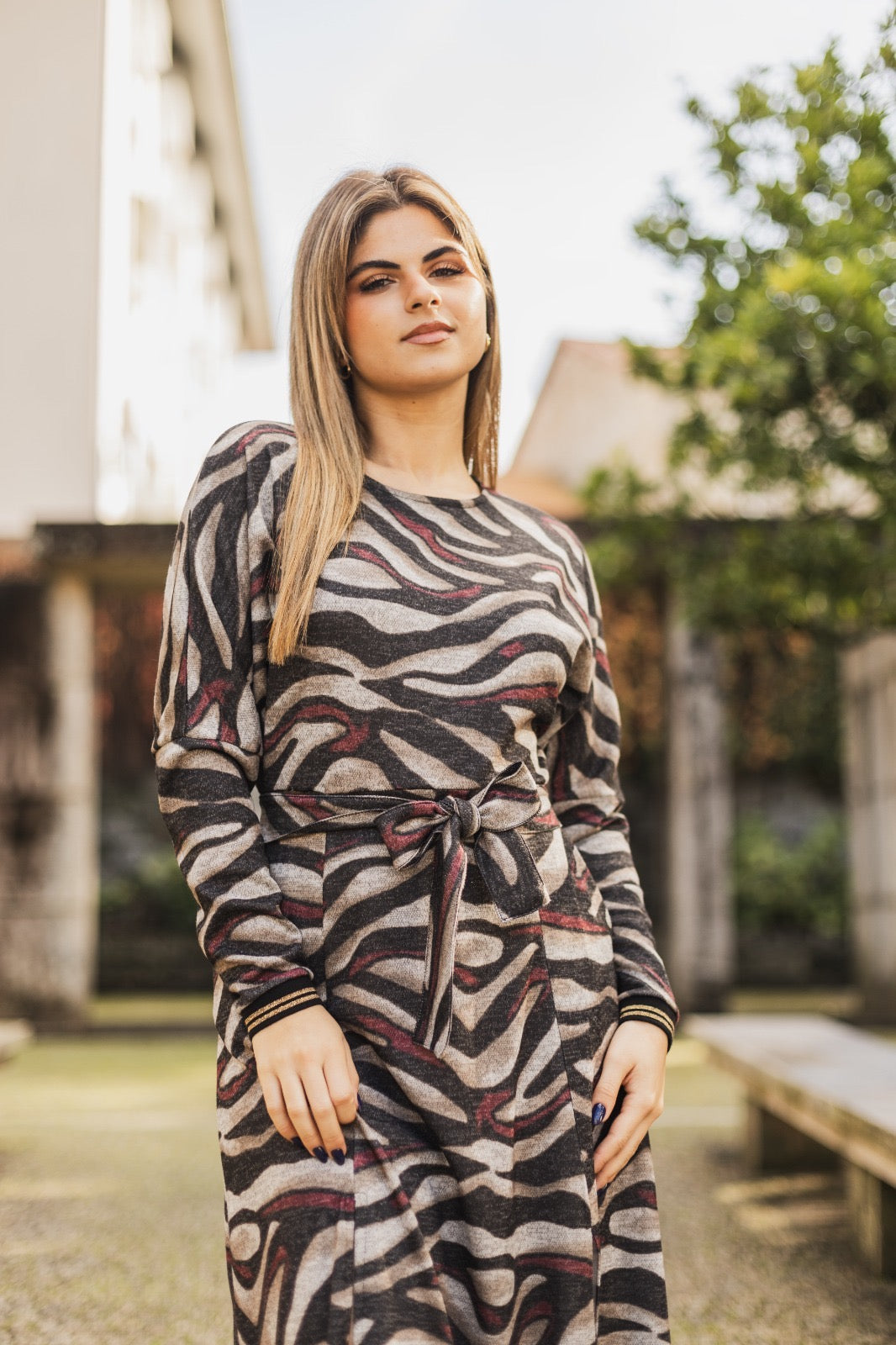 VESTIDO ESTAMPADO ZEBRA COM CINTO - FAME