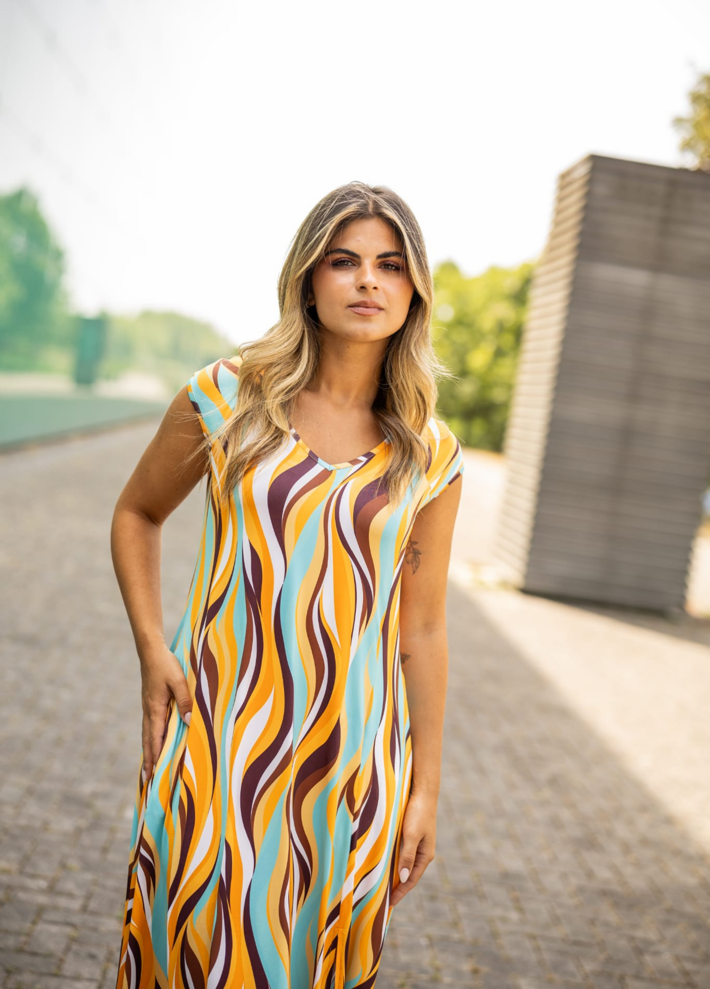 VESTIDO ESTAMPADO EM TONS DE AMARELO - FAME