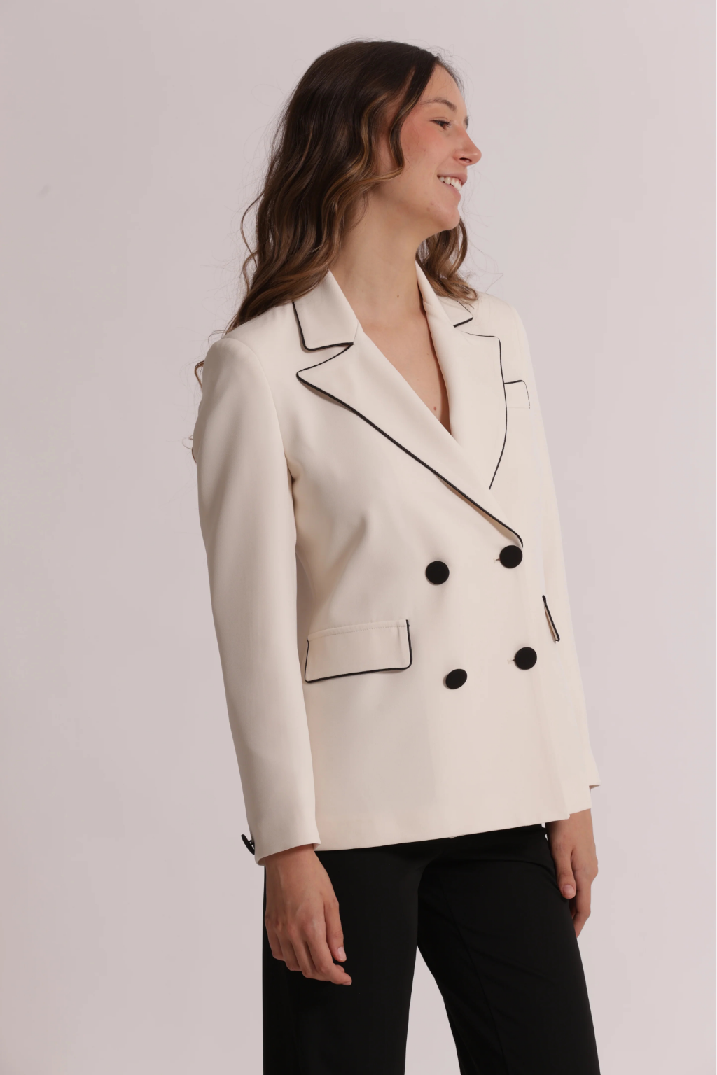 BLAZER BRANCO PÉROLA COM VIVO A PRETO - MIMI MUA