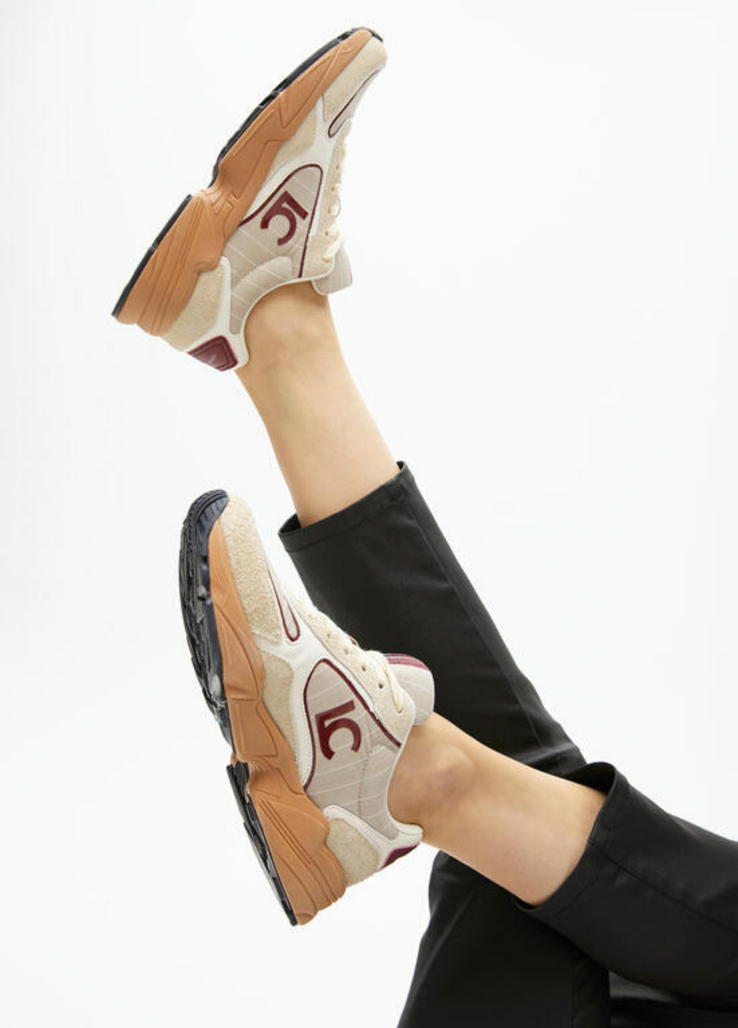 TÉNIS DESPORTIVOS CREME COM DETALHES BORDEAUX - LOLA CASADEMUNT