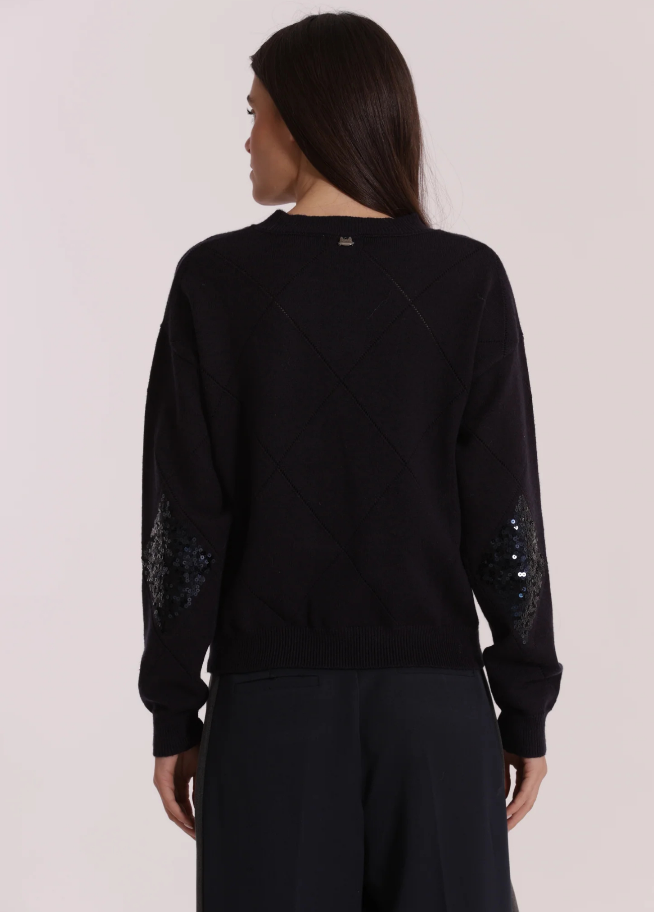 CAMISOLA DE MALHA COM PORMENORES EM LANTEJOULAS - MIMI MUA