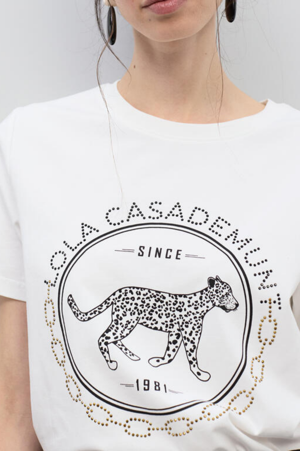 T-SHIRT ALGODÃO BRANCO COM STRASS NO PEITO - LOLA CASADEMUNT