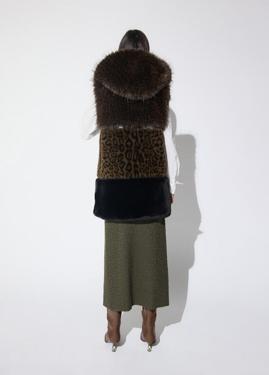 COLETE DE PÊLO SINTÉTICO TRICOLOR COM ANIMAL PRINT - LOLA CASADEMUNT