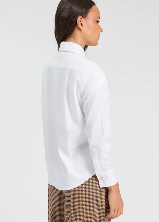 CAMISA BRANCA DE MANGA COMPRIDA COM BORDADO DE GATO NO BOLSO - VILAGALLO