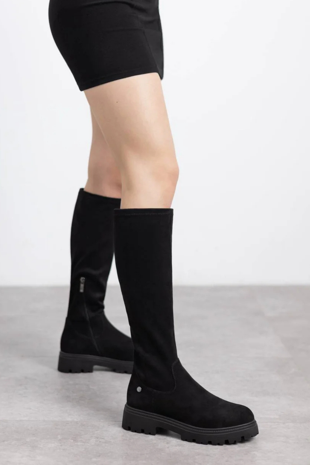 BOTA CANO ALTO RASO EM CAMURÇA MACIA - XTI shoes