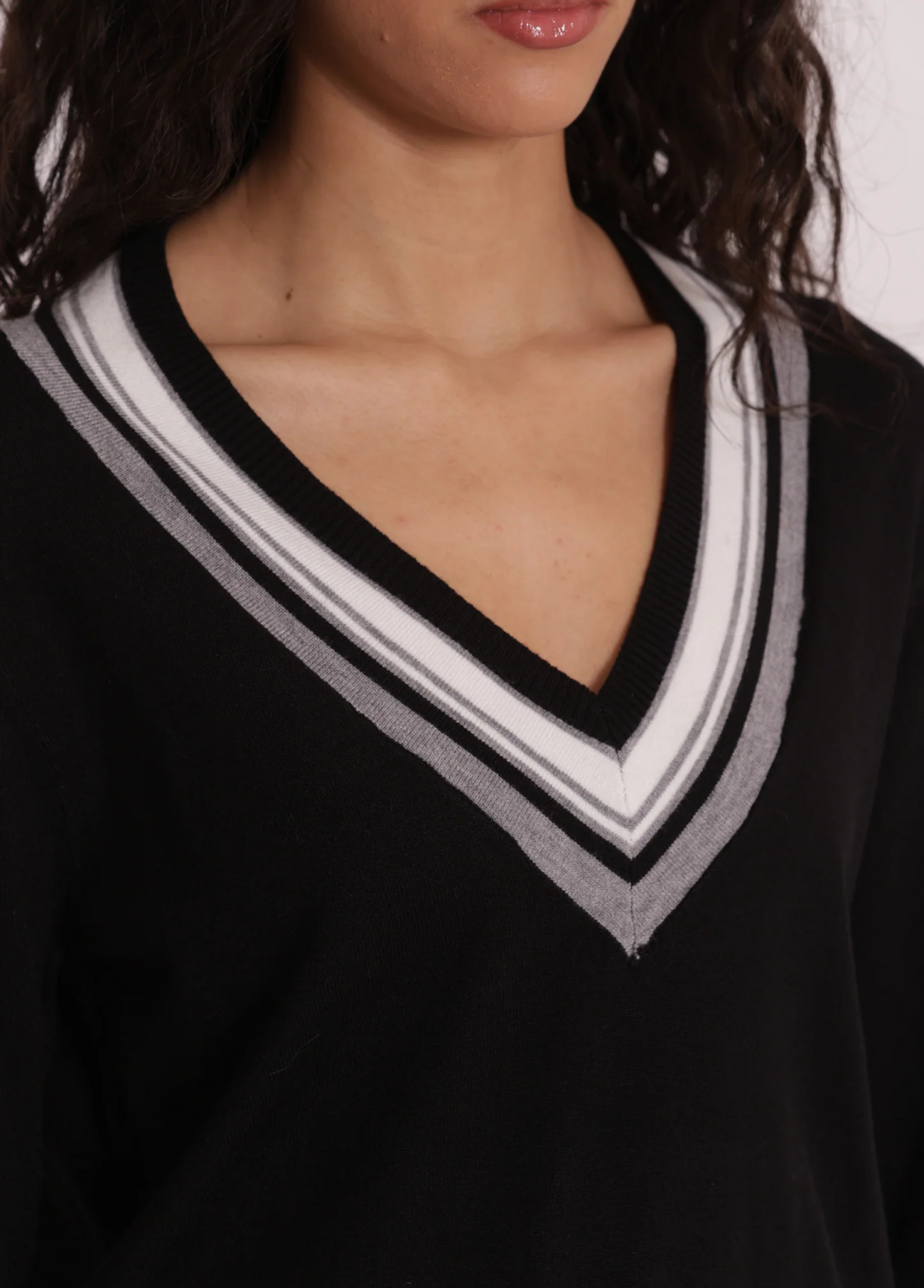 CAMISOLA DE MALHA DECOTE EM V TRICOLOR - MIMI MUA