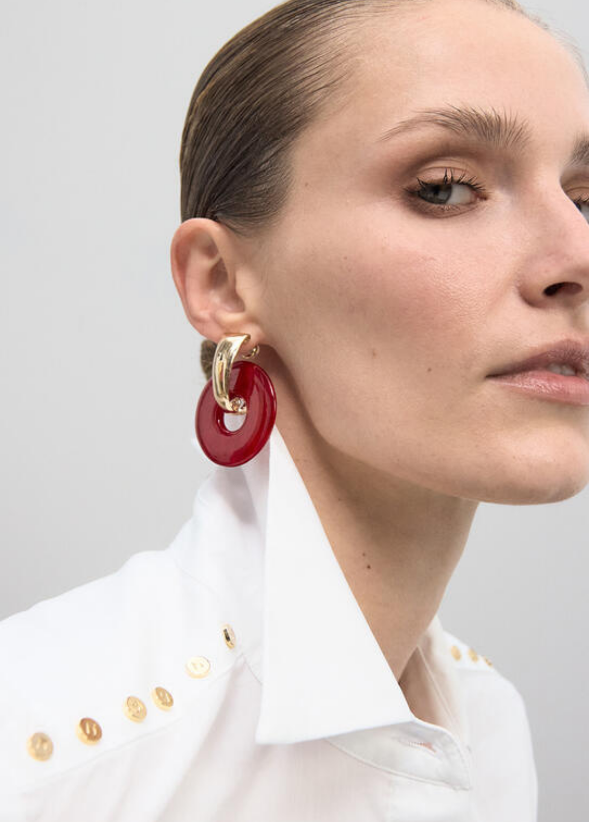 BRINCOS EM ACRÍLICO VERMELHO E DOURADO - LOLA CASADEMUNT