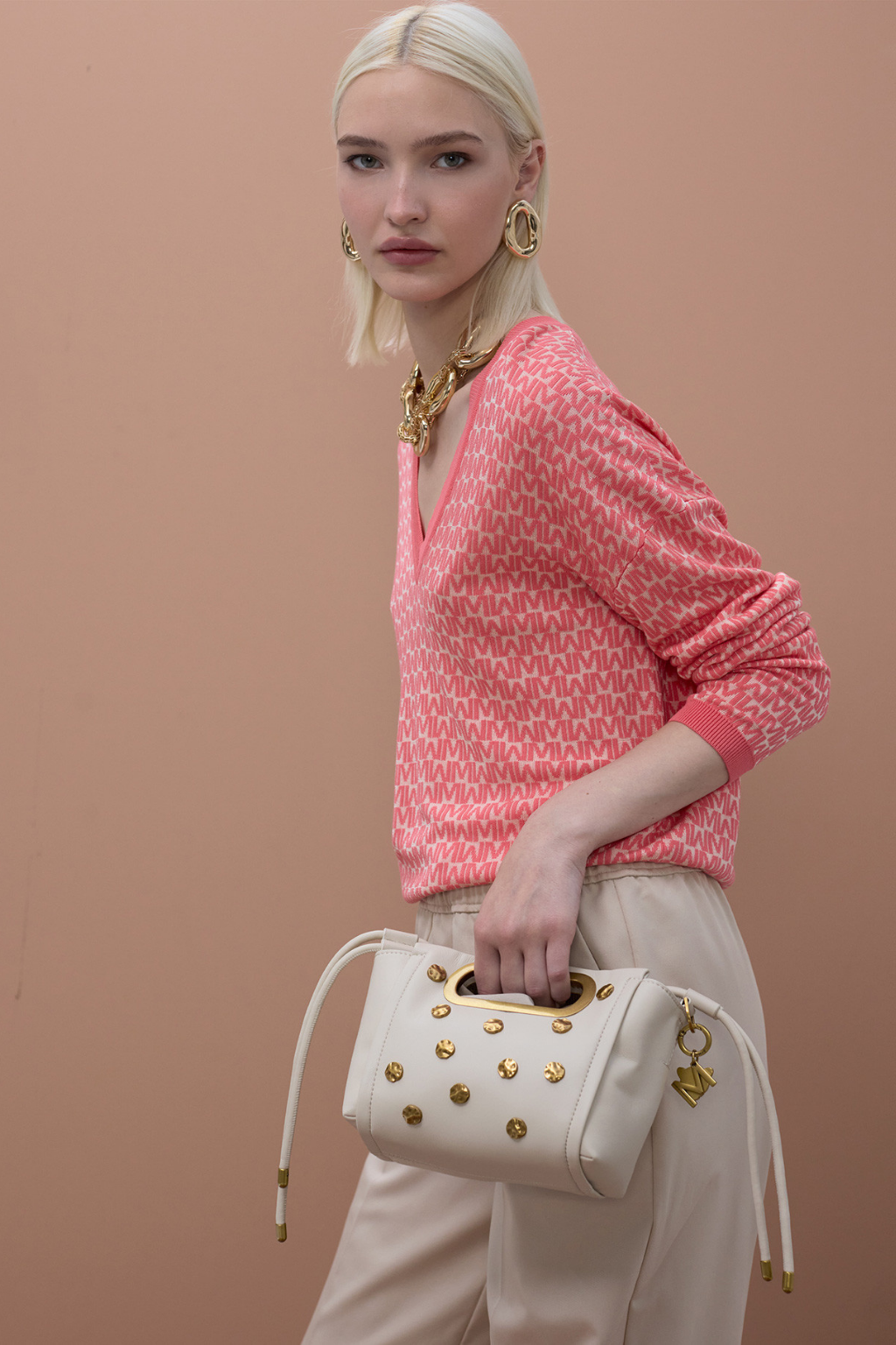 BOLSA DE ECOPELE COM TACHINHAS DOURADAS - LOLA CASADEMUNT