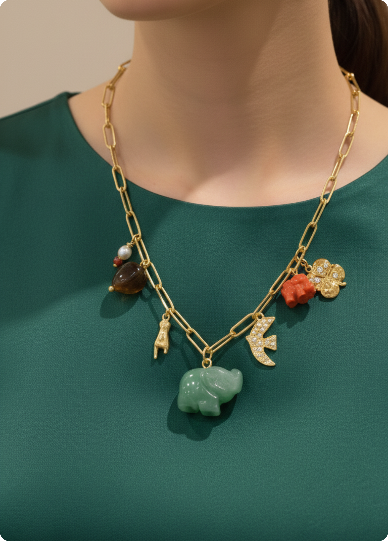 COLAR DOURADOS COM CHARMS - BASTTA