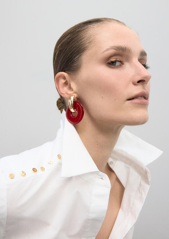 BRINCOS LEVES VERMELHOS E DOURADOS - LOLA CASADEMUNT