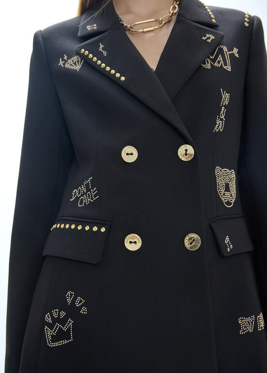 BLAZER COM DETALHES DE TACHAS E STRASS BY MAITE - LOLA CASADEMUNT