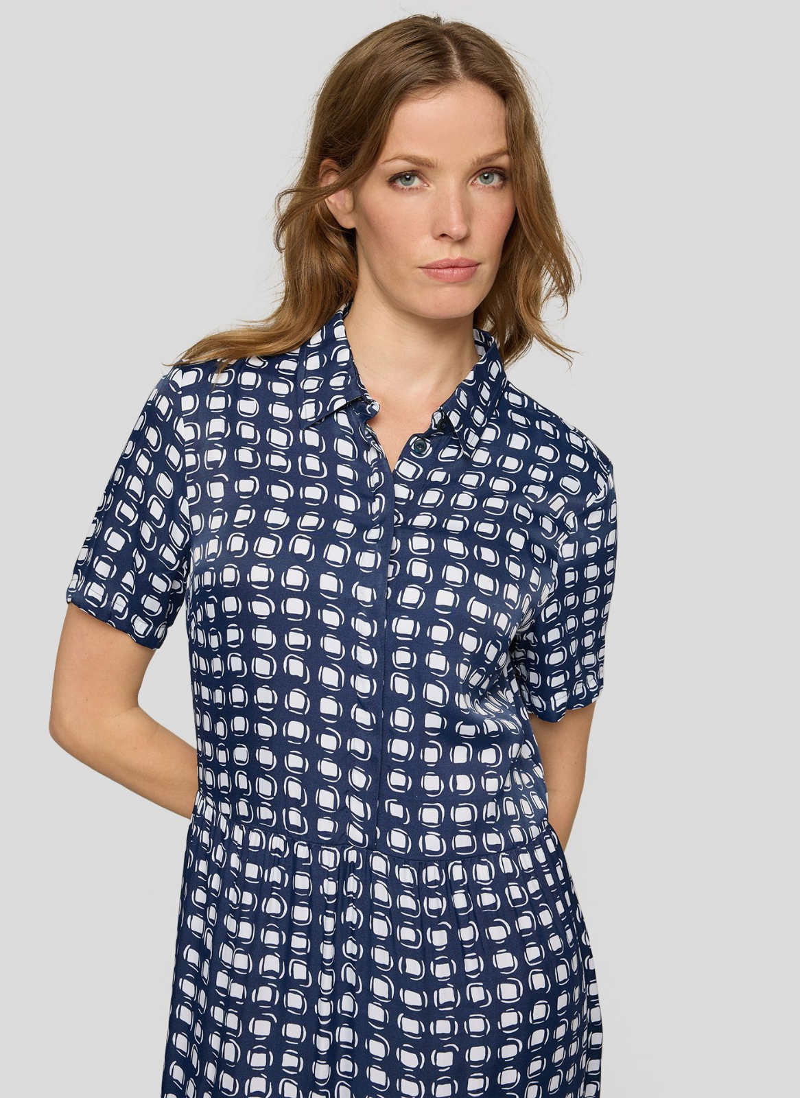 VESTIDO EM VISCOSE COM ESTAMPADO ELEGANTE AZUL MARINHO - RABE