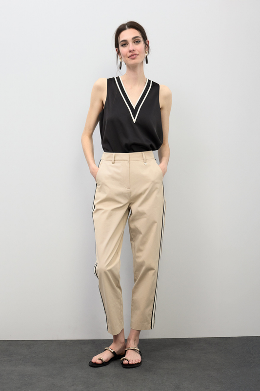 CALÇAS RETA COM FAIXAS LATERAIS - LOLA CASADEMUNT