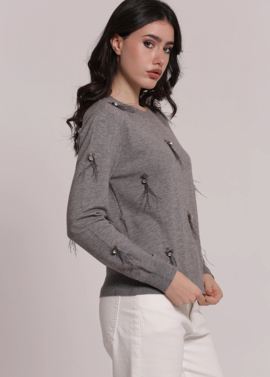 CAMISOLA DE MALHA COM APLICAÇÕES E PENAS FRONTAIS - MIMI MUA