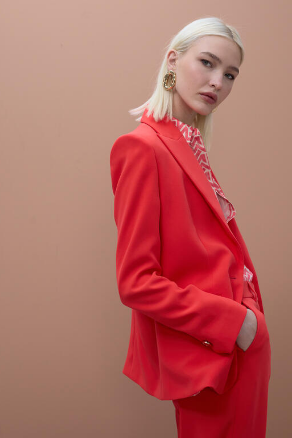 BLAZER RETO EM CORAL VIBRANTE - LOLA CASADEMUNT