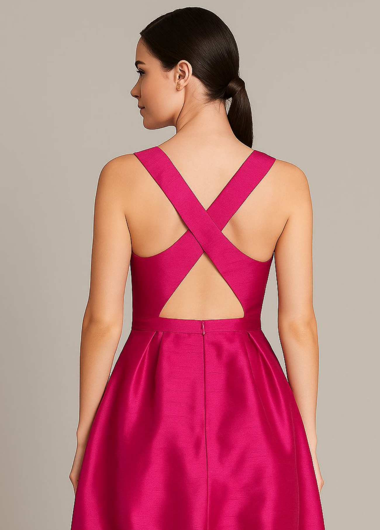 VESTIDO CURTO COM DECOTE - ALIBY