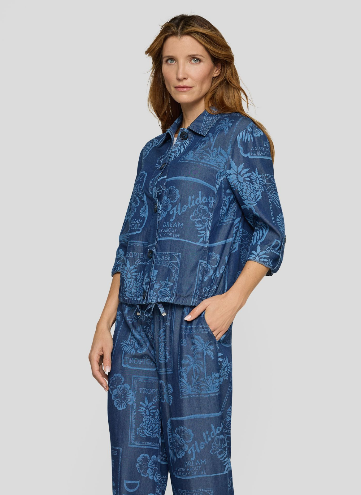 BLUSÃO EM LYOCELL EM GANGA AZUL ESTAMPADO - RABE