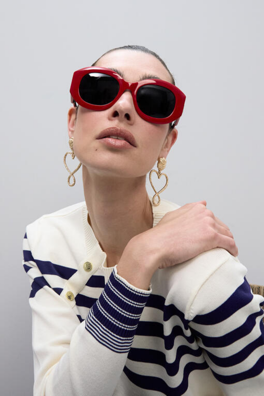 ÓCULOS DE SOL REDONDOS COM LOGOTIPO DE LEOPARDO - LOLA CASADEMUNT