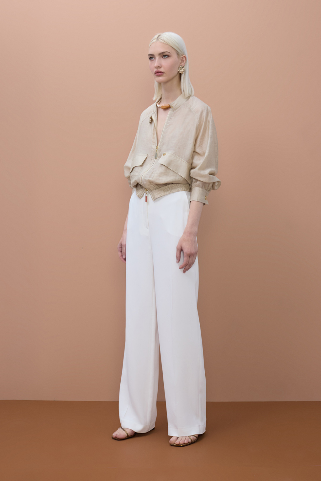 BOMBER LEVE DE MEIA ESTAÇÃO - LOLA CASADEMUNT