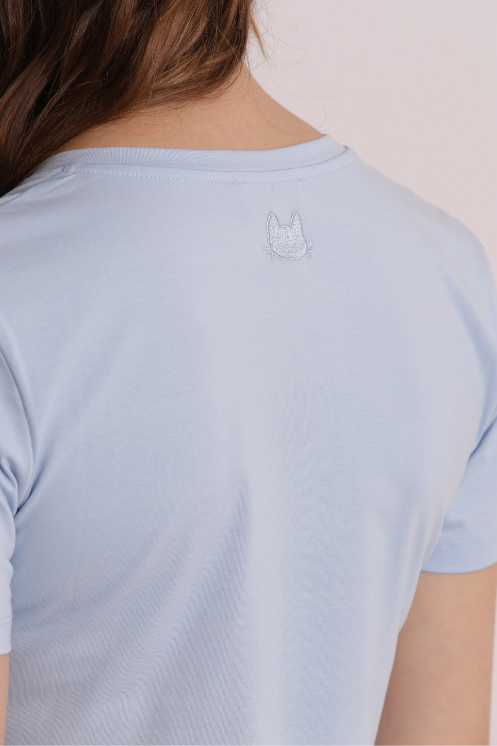 T-SHIRT BÁSICA DECOTE EM V - MIMI MUA