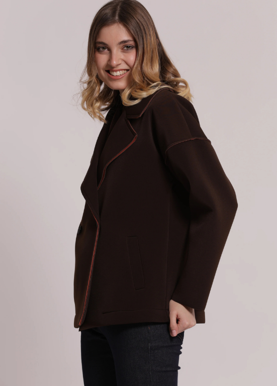 CASACO CASTANHO DE NEOPRENE COM CONSTRASTE LARANJA - MIMI MUA