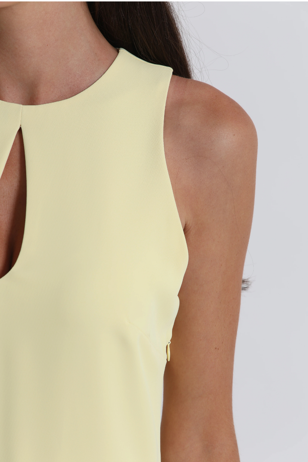 VESTIDO MIDI COM DECOTE HALTER - MIMI MUA